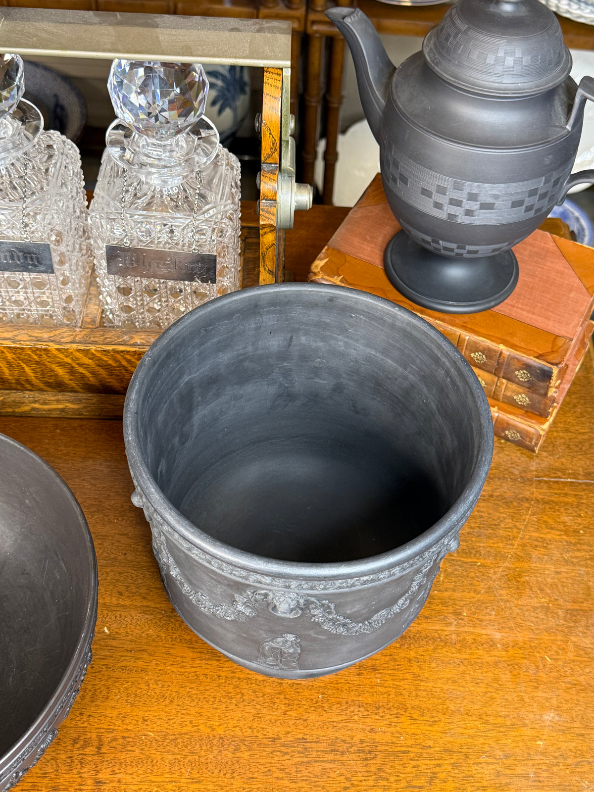 🔥🔥 ON AUCTION 🔥🔥 Rare Antique Large Wedgwood Black Basalt Neoclassical Jardinière | Lion Masks, Grape Swags & Classical Figures | c.1870–1900 | 8” D × 6.75” H