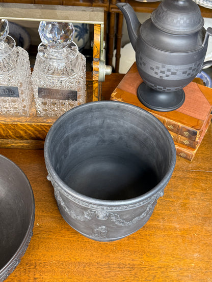 🔥🔥 ON AUCTION 🔥🔥 Rare Antique Large Wedgwood Black Basalt Neoclassical Jardinière | Lion Masks, Grape Swags & Classical Figures | c.1870–1900 | 8” D × 6.75” H