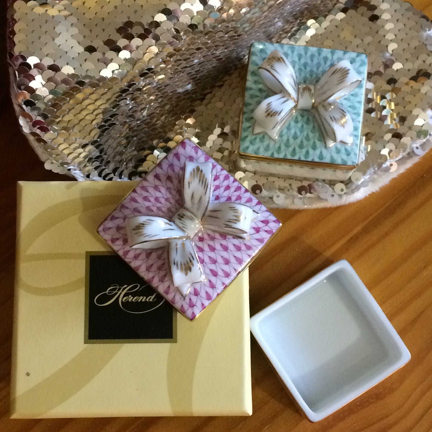 Herend Fishnet hand-painted porcelain with 24K gold: Box with Bow - 2” L × 1.75” H,
