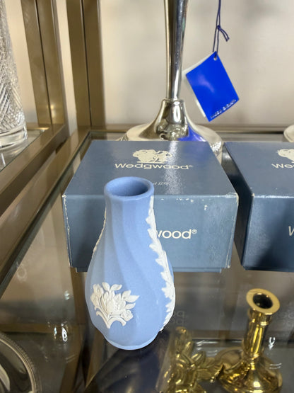 Lovely Wedgwood mini vases/perfume set of 3!