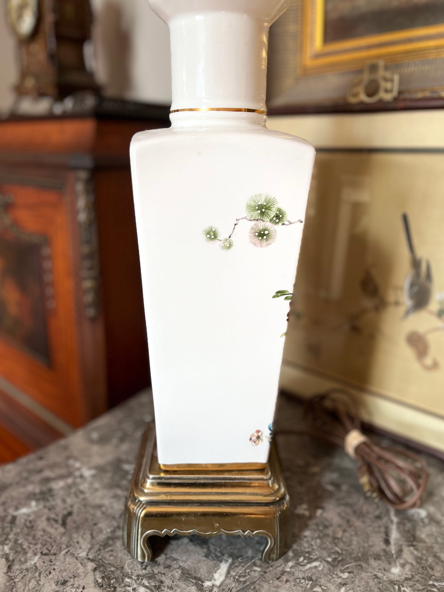 Sophisticated Mid Century Hand Painted Chinoiserie Porcelain Lamp Ornate Brass Base
