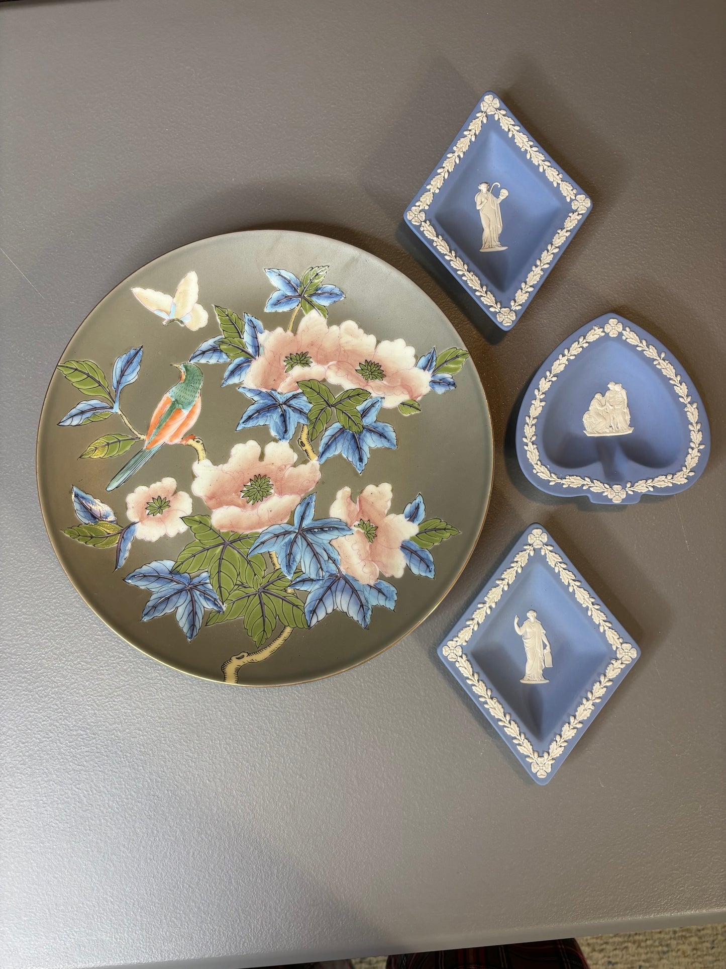 Instant plate wall! Features a botanical bird plate and 3 Wedgwood pieces!
