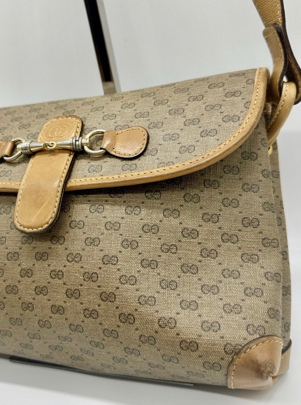 Vintage Gucci Horsebit GG Monogram beige & Brown Leather Trim Crossbody Handbag