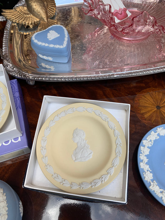 Stunning Primrose Queen Charlotte Wedgwood trinket dishes!