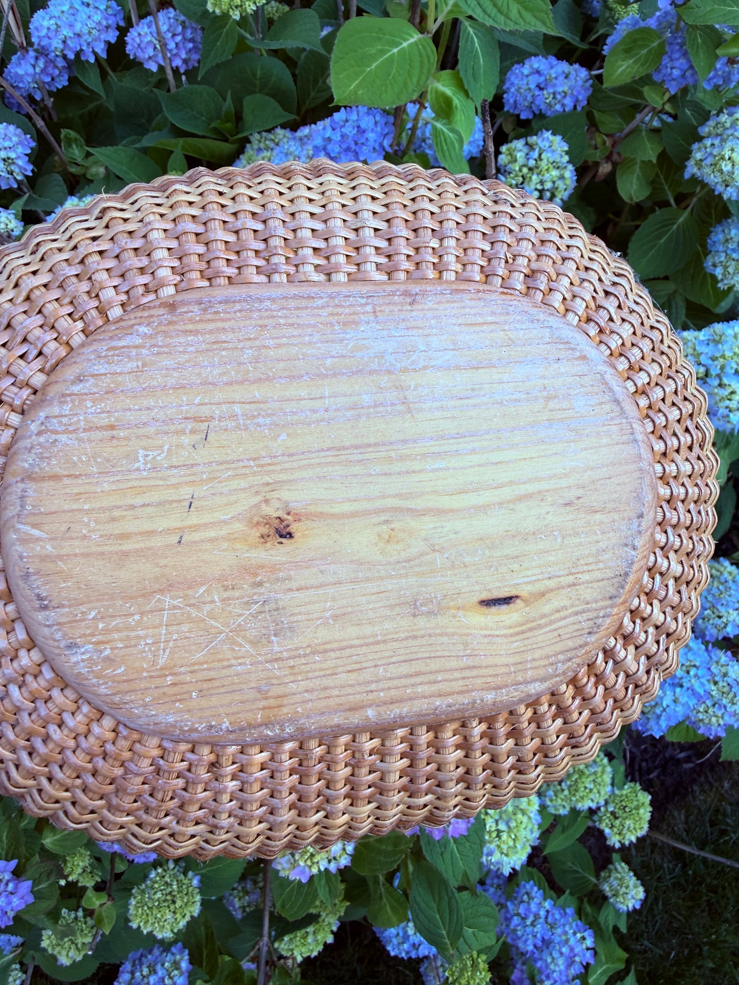 Vintage Scallop Shell Woven Nantucket Style Handled Basket