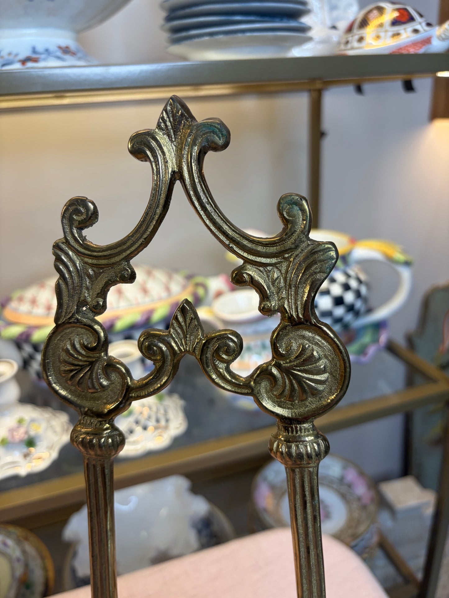 Ornate brass easel with shell motifs!