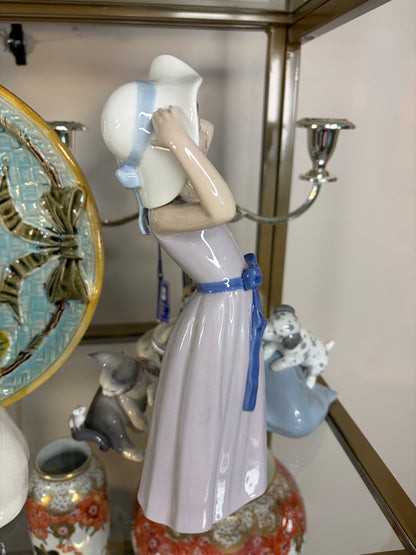 Lladro girl with sun hat figurine!
