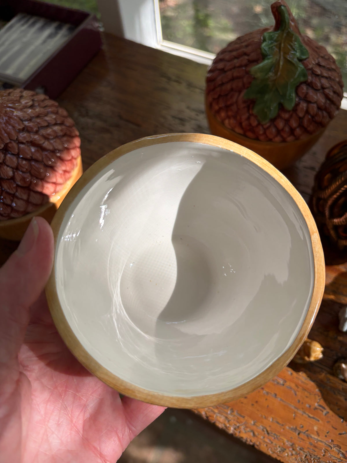 Lovely Vietri acorn lidded dish! 5 available; sold separately!