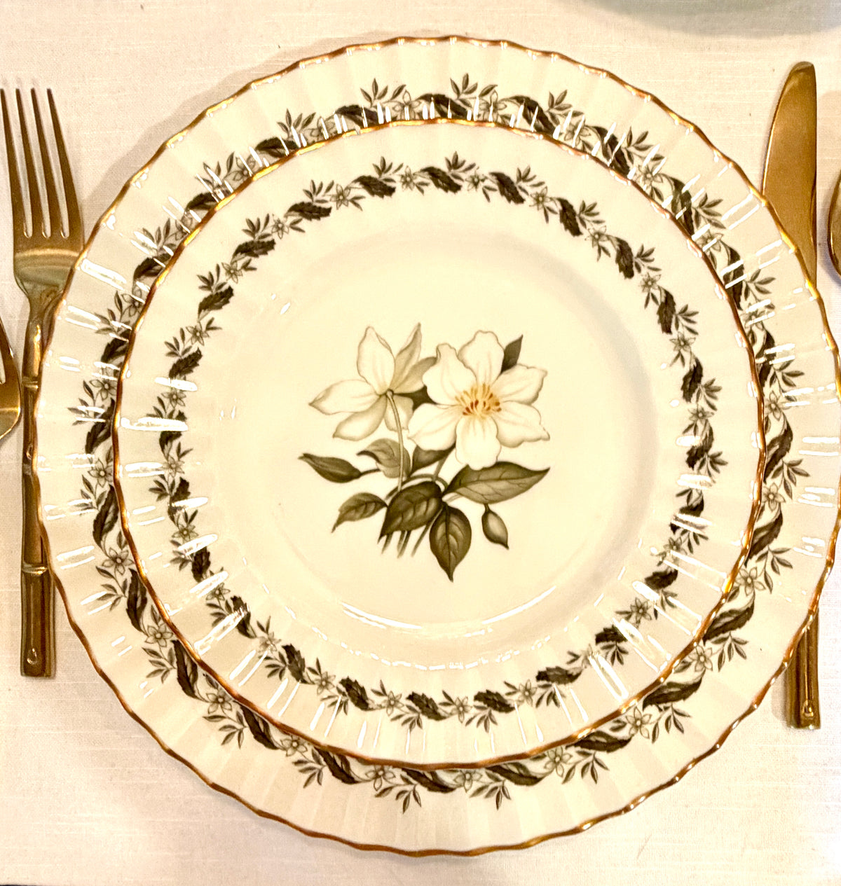 Rare English Royal Worcester bone China Set of 8 dinner and salad scalloped gold edge plates