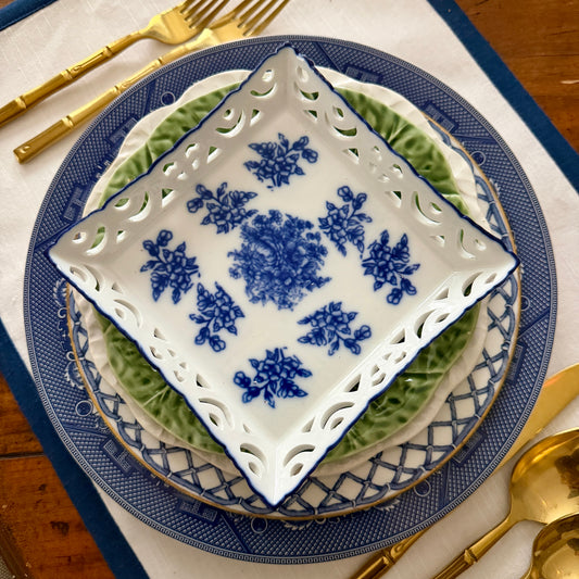 Beautiful blue & white reticulated porcelain floral  dish 6 x 6