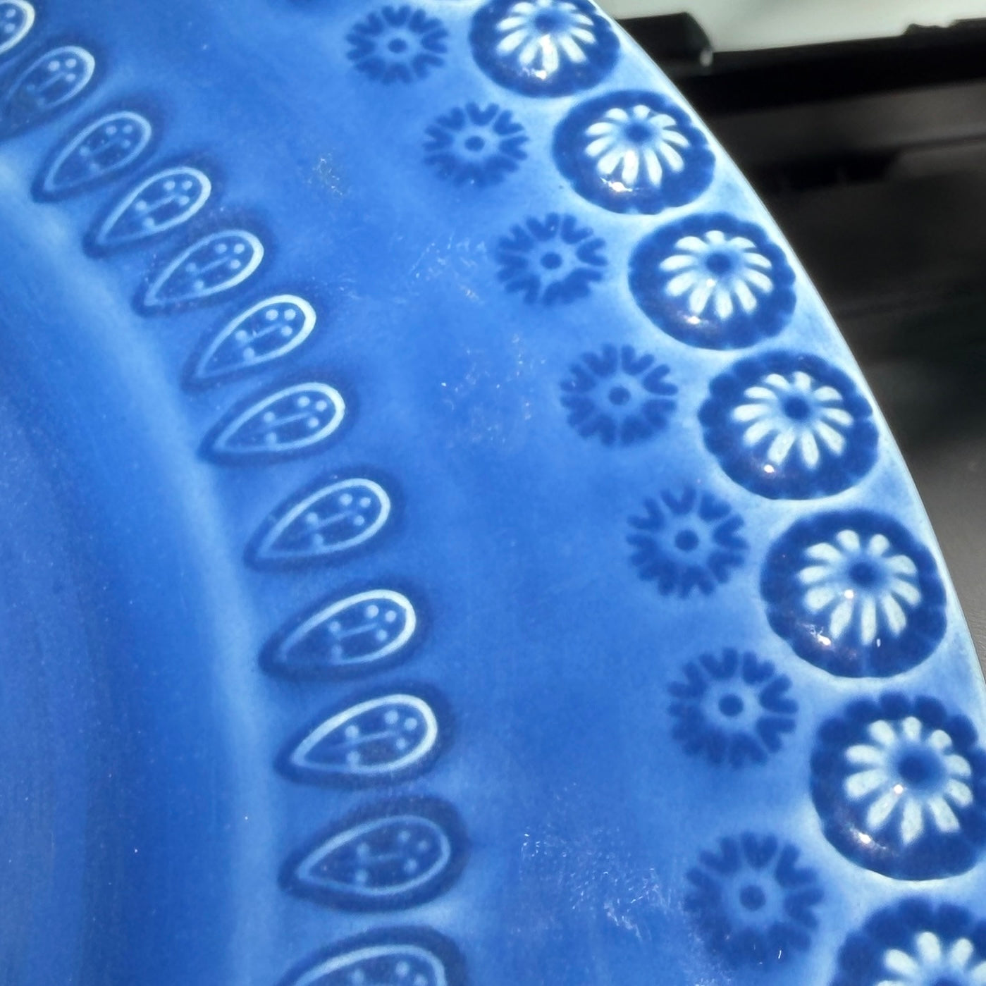 Vintage BORDALLO pinheiro of Portugal blue cake plate on stand
