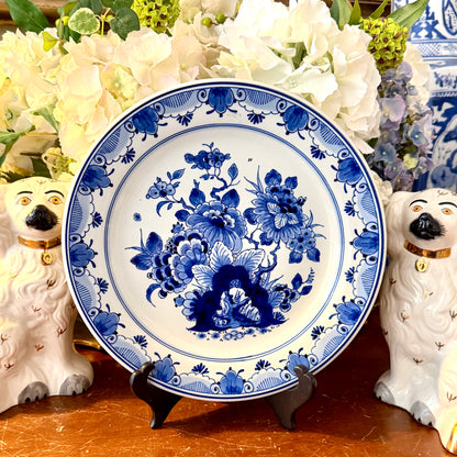 Vintage blue & white DELFT of Holland scalloped plate.10d