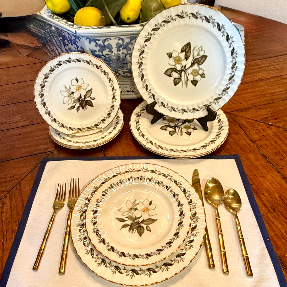 Rare English Royal Worcester bone China Set of 8 dinner and salad scalloped gold edge plates