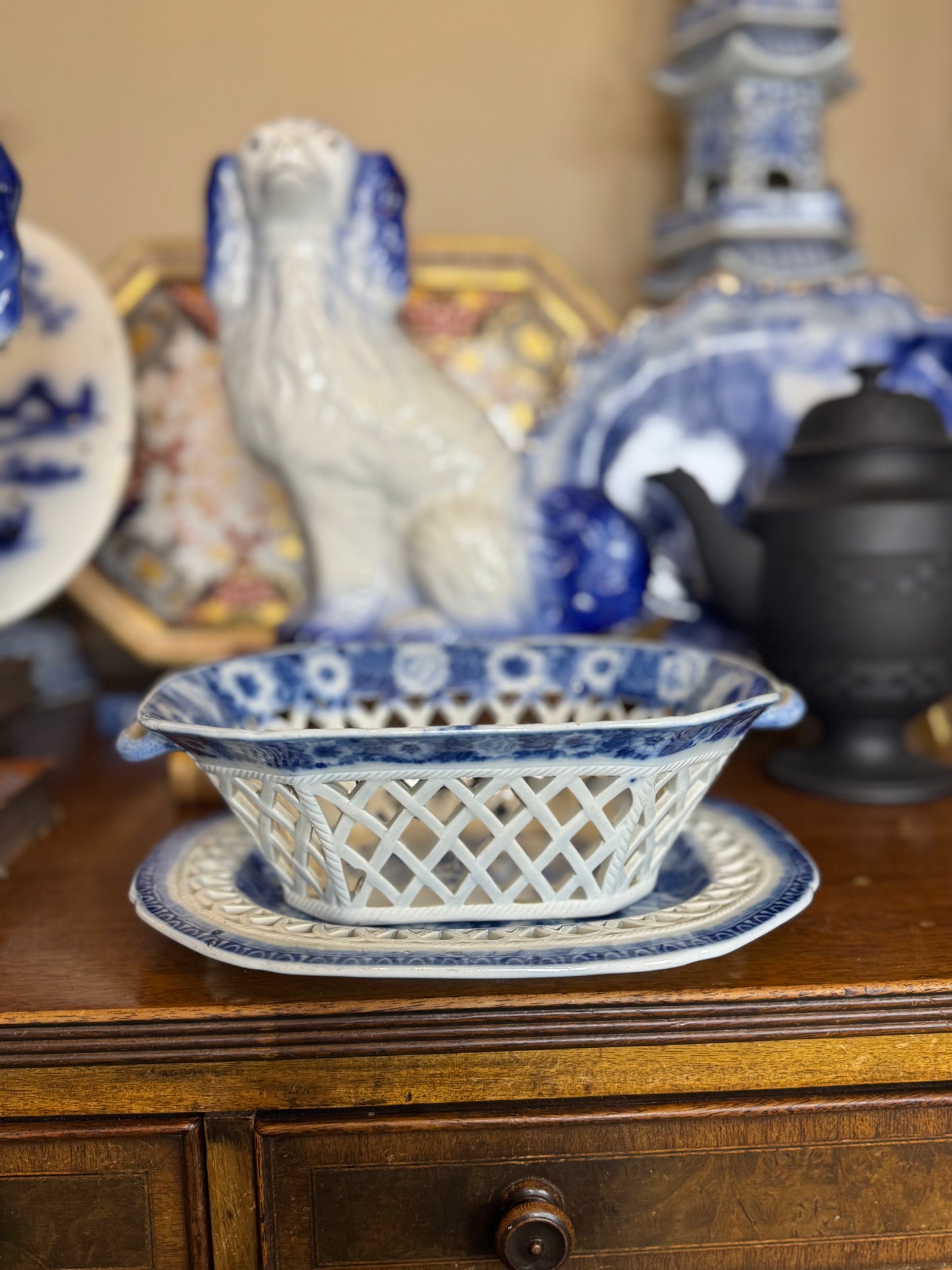 Pearlware blue and white pierced basket and stand, 1820, STYLE #DA4390