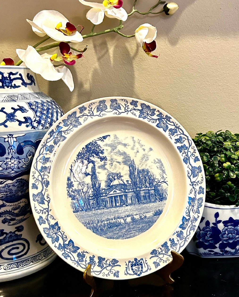 Older Vintage Wedgwood "Monticello"blue and white  Collectors plate 10 d