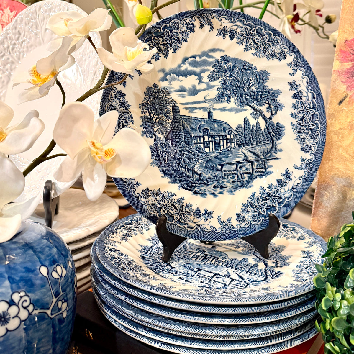 Set of 8 VINTAGE CHURCHILL BLUE WILLOW 10d DINNER PLATES
