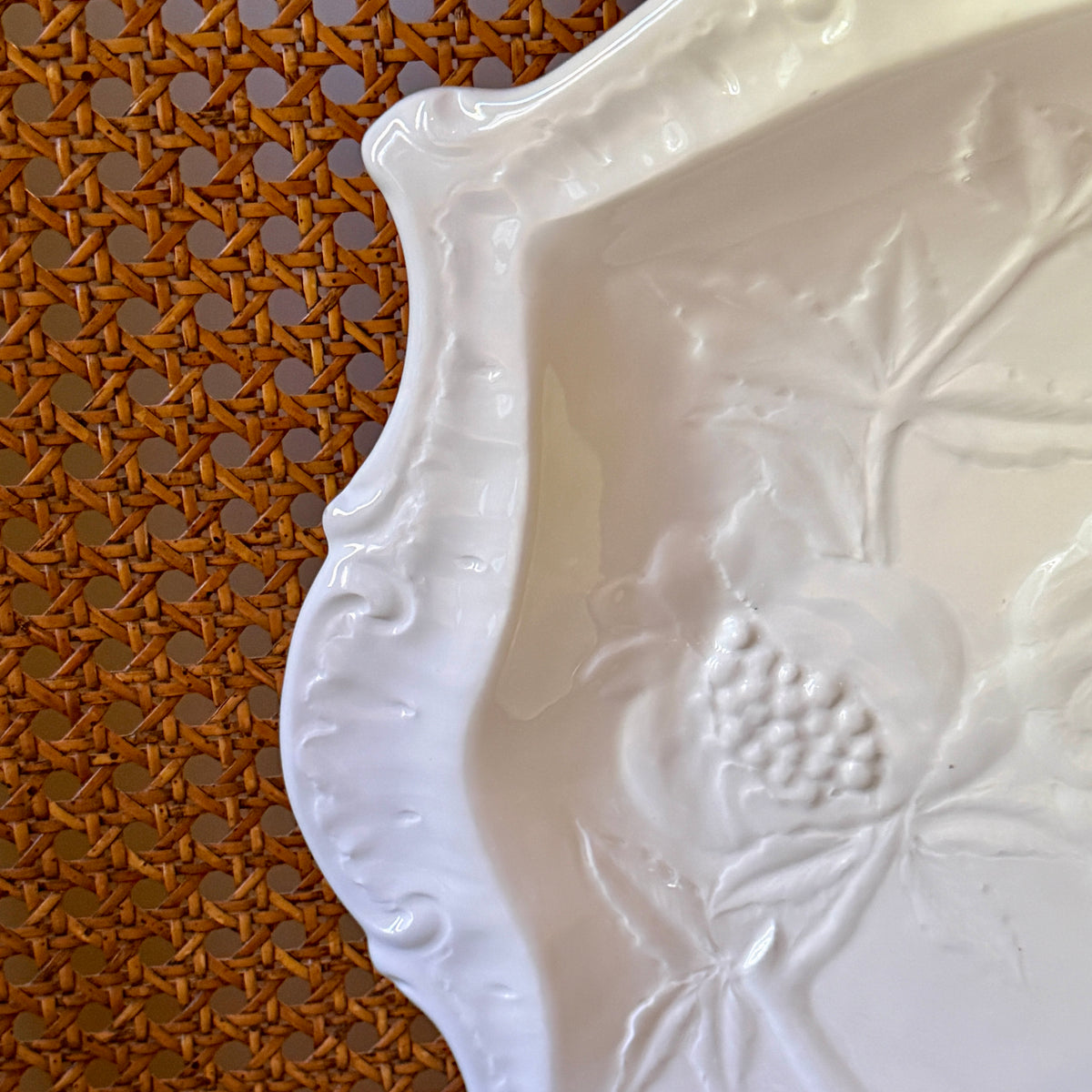 Massive scalloped white oval turkey holiday platter, 21x 15 made in Italy