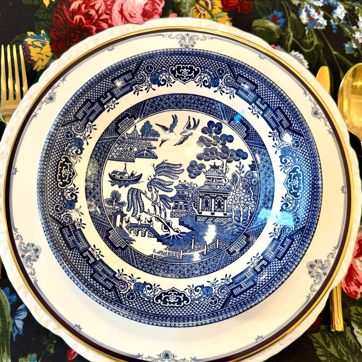 Set of 7 VINTAGE BLUE WILLOW soup bowls stamped made in England