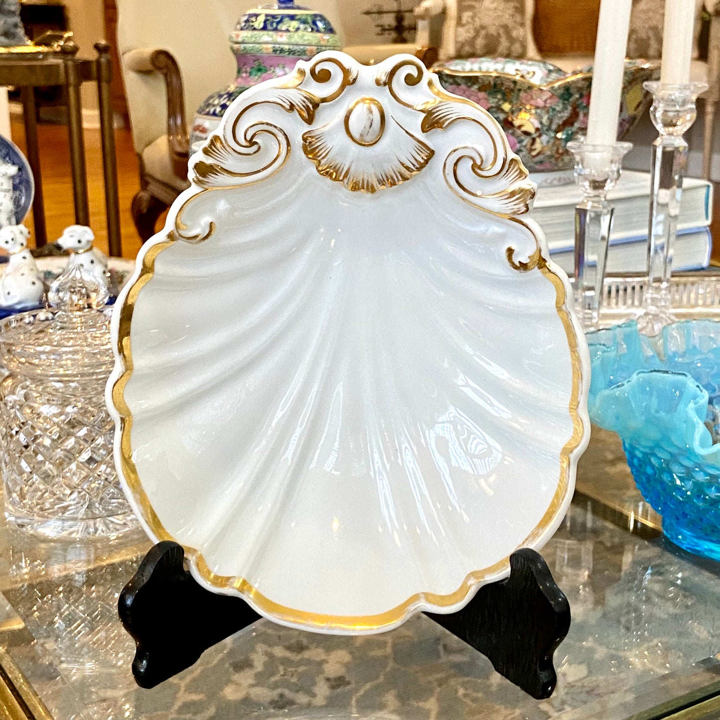 Chic vintage Hollywood regency clam shell porcelain bowl