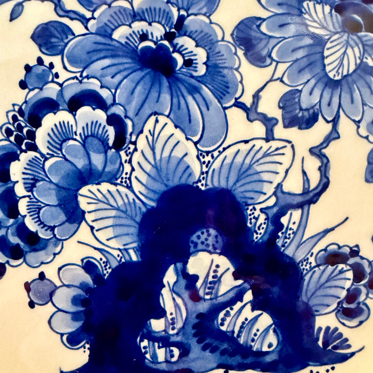 Vintage blue & white DELFT of Holland scalloped plate.10d