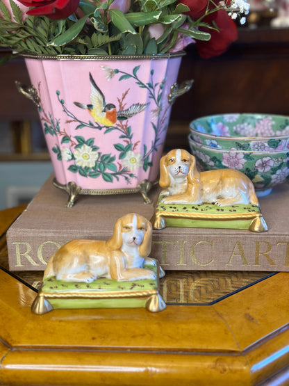 DANNY'S FINE PORCELAIN - 5x4x4 Spaniel Ceramic Bookends, Lime Gold Pillows