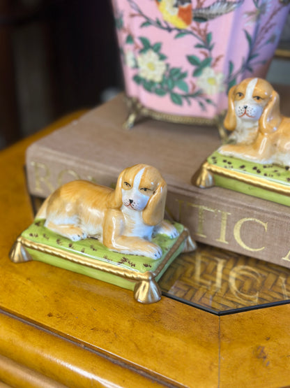 DANNY'S FINE PORCELAIN - 5x4x4 Spaniel Ceramic Bookends, Lime Gold Pillows