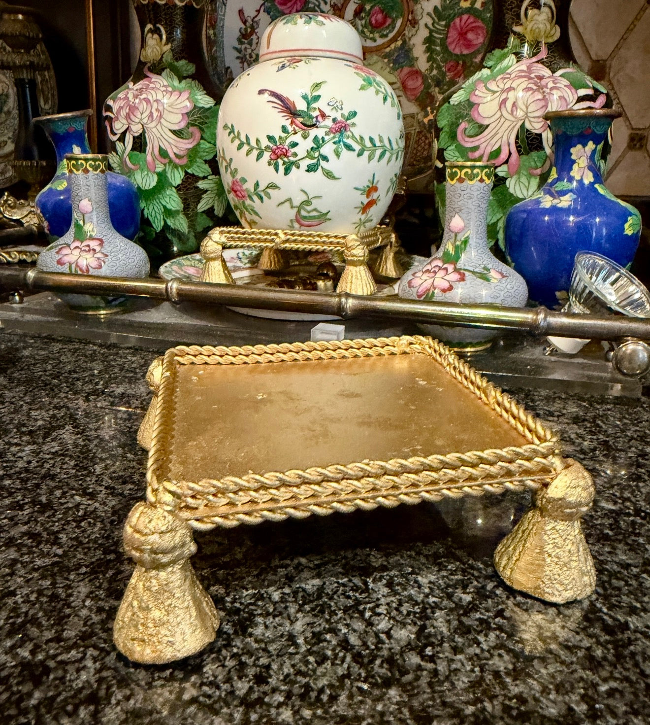 Chic gold Tassel vase Stand, 5 x 5