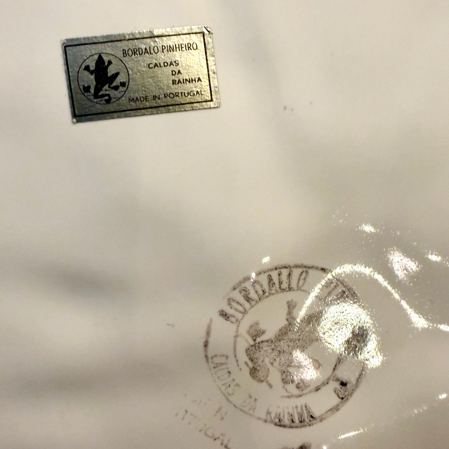 BORDALLO PINHEIRO white charger cabbage serving plate 12 d (3 available)