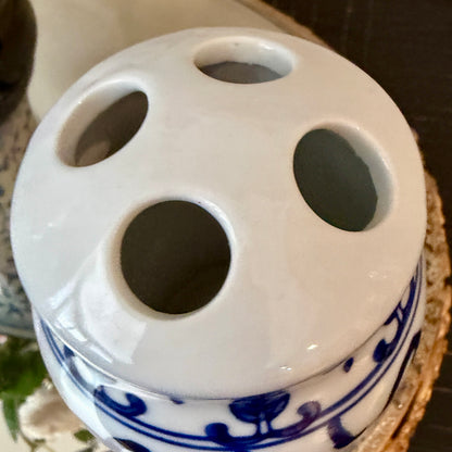 Chinoiserie make up tooth brush blue & white holder