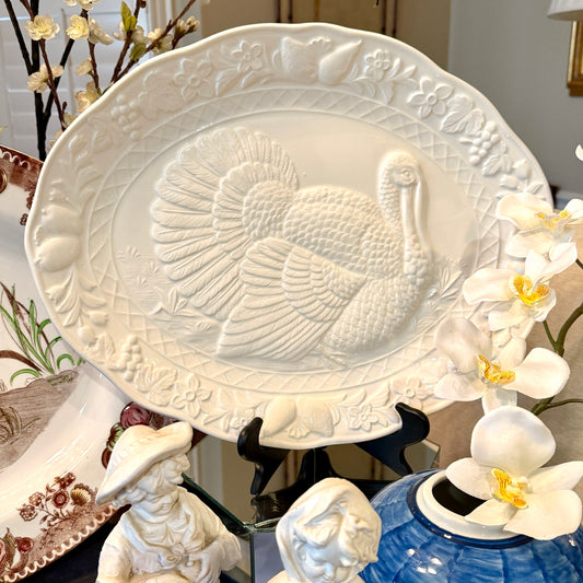 Fabulous scalloped white oval turkey holiday platter, 18 x 15 made in Japan
