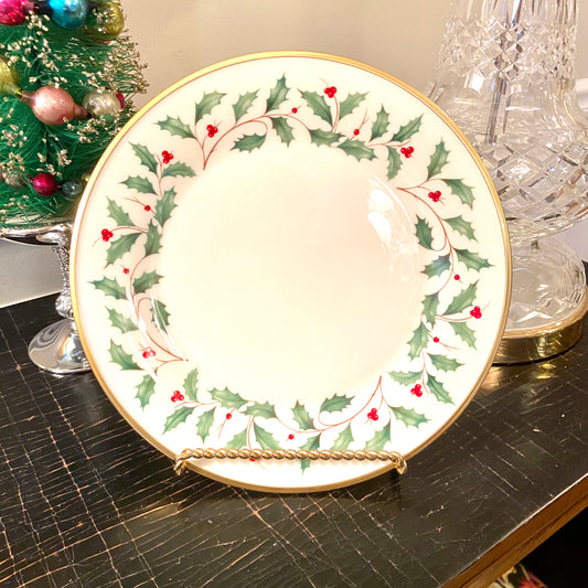Lenox gold rim Holiday Dimensions larger dinner plate