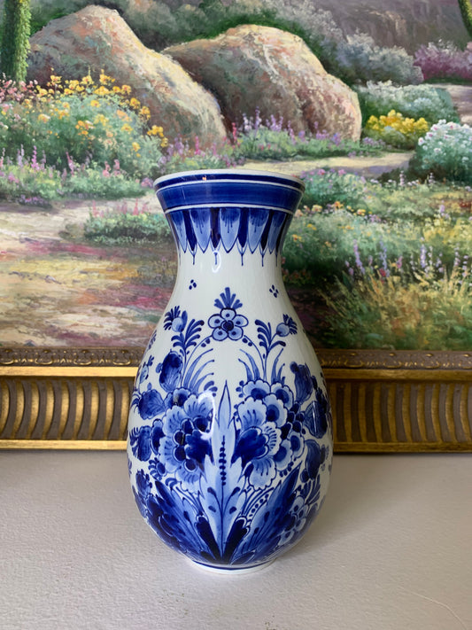 Beautiful Delft signed and hand painted vase -1950
