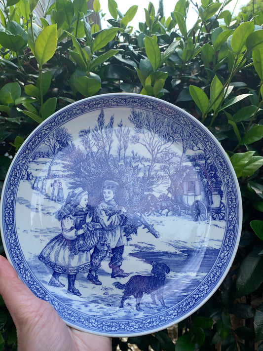 Spode Blue Room Christmas Plate #1 with dog - Excellent condition!