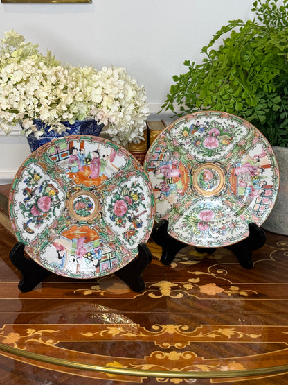 Pair of Antique Chinese Export Famille Rose Cabinet Plates | Hand-Painted Figural & Floral Motif | 7¼” & 7½” | c. 1910–1930