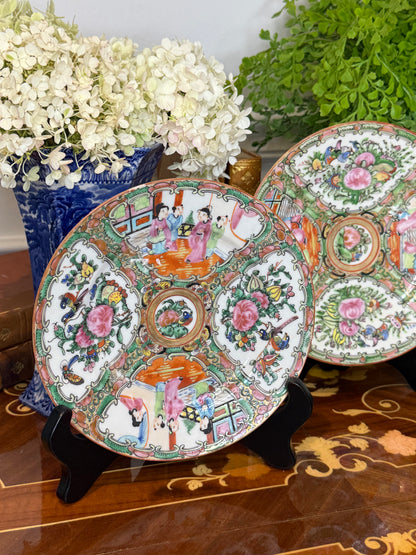 Pair of Antique Chinese Export Famille Rose Cabinet Plates | Hand-Painted Figural & Floral Motif | 7¼” & 7½” | c. 1910–1930