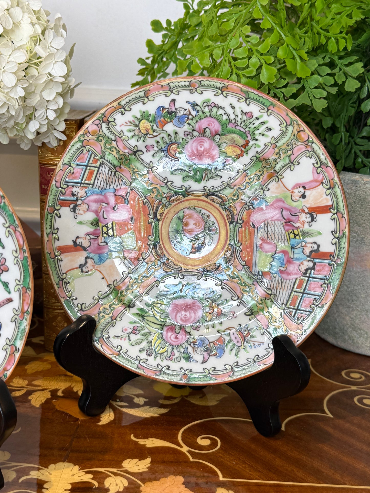 Pair of Antique Chinese Export Famille Rose Cabinet Plates | Hand-Painted Figural & Floral Motif | 7¼” & 7½” | c. 1910–1930