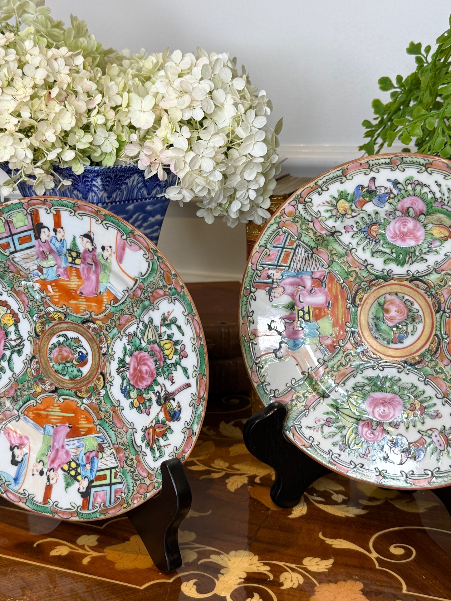 Pair of Antique Chinese Export Famille Rose Cabinet Plates | Hand-Painted Figural & Floral Motif | 7¼” & 7½” | c. 1910–1930