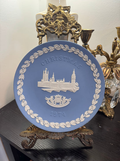Wedgwood lavender Christmas plate 1974 The House of Parlamemt