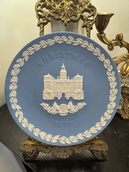 Wedgwood lavender Christmas plate 1978 House Guards