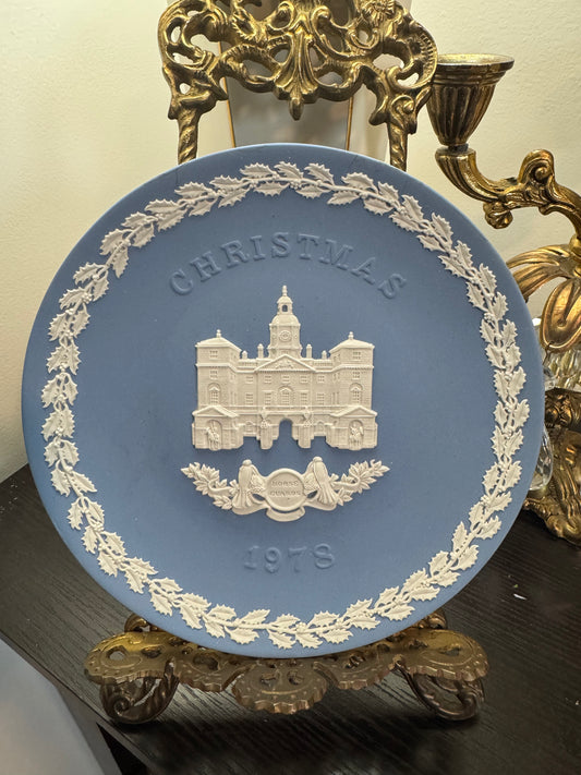 Wedgwood lavender Christmas plate 1978 House Guards