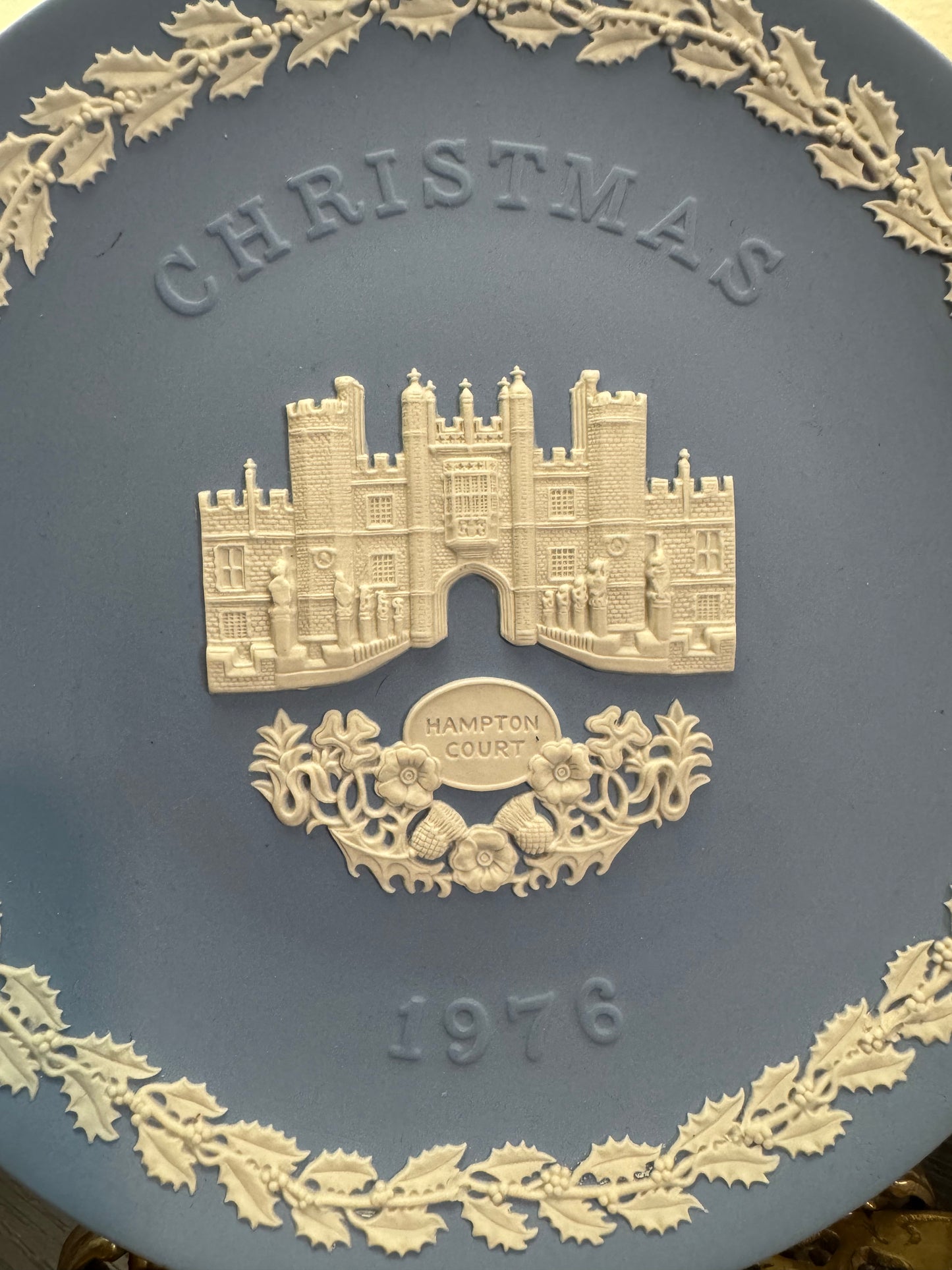 Wedgwood lavender Christmas plate 1976 Hampton Court