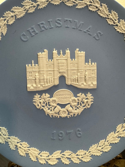Wedgwood lavender Christmas plate 1976 Hampton Court