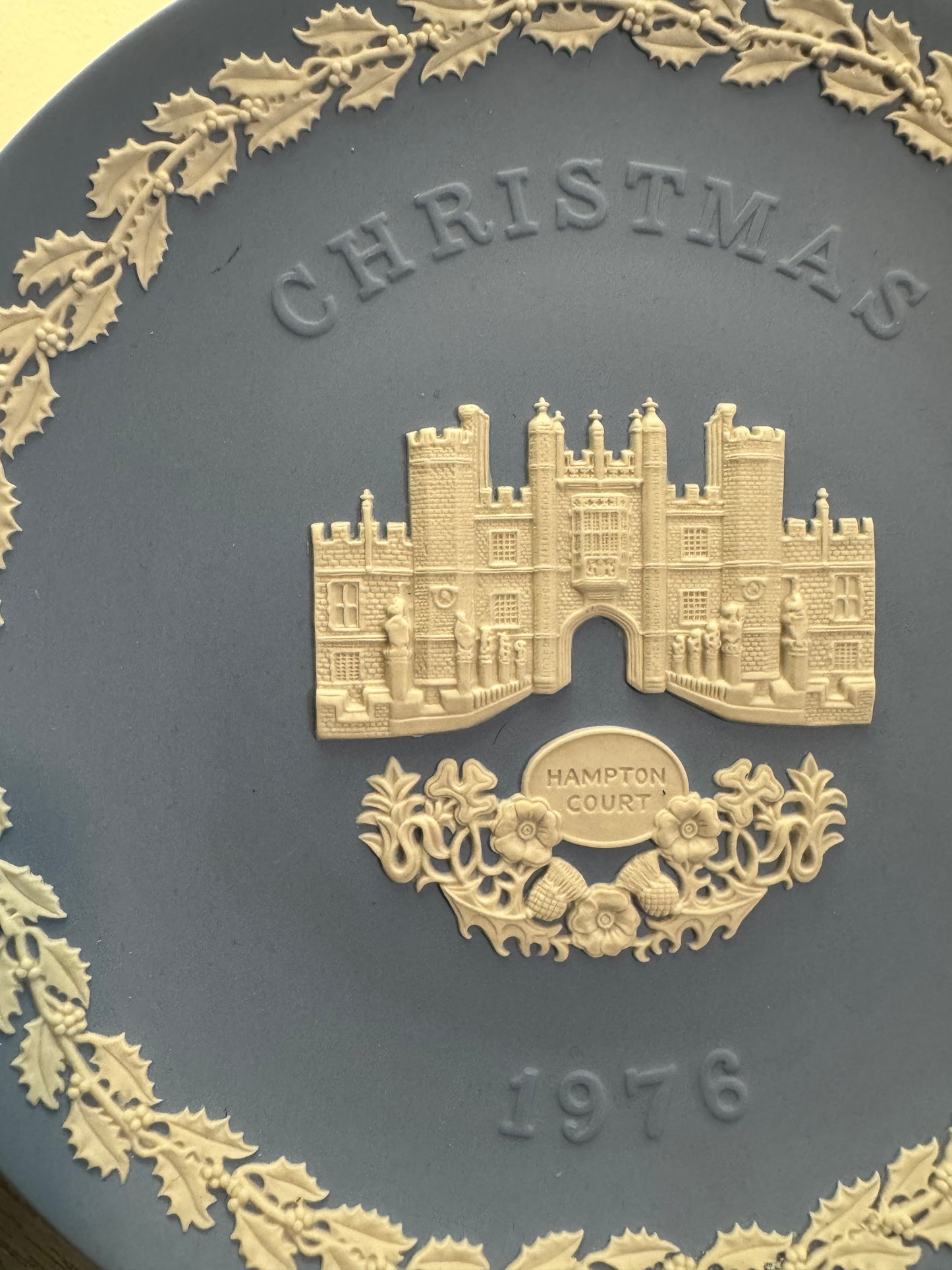 Wedgwood lavender Christmas plate 1976 Hampton Court