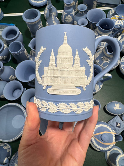 Wedgwood lavender Christmas 1972 mug St Paul Cathedral