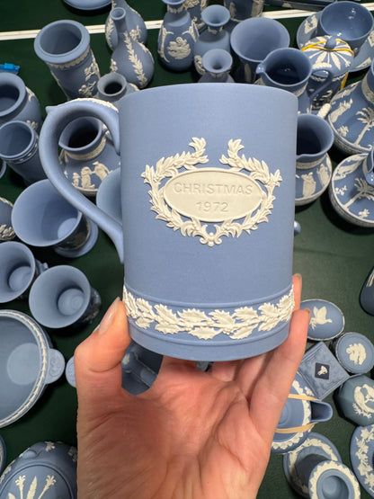 Wedgwood lavender Christmas 1972 mug St Paul Cathedral