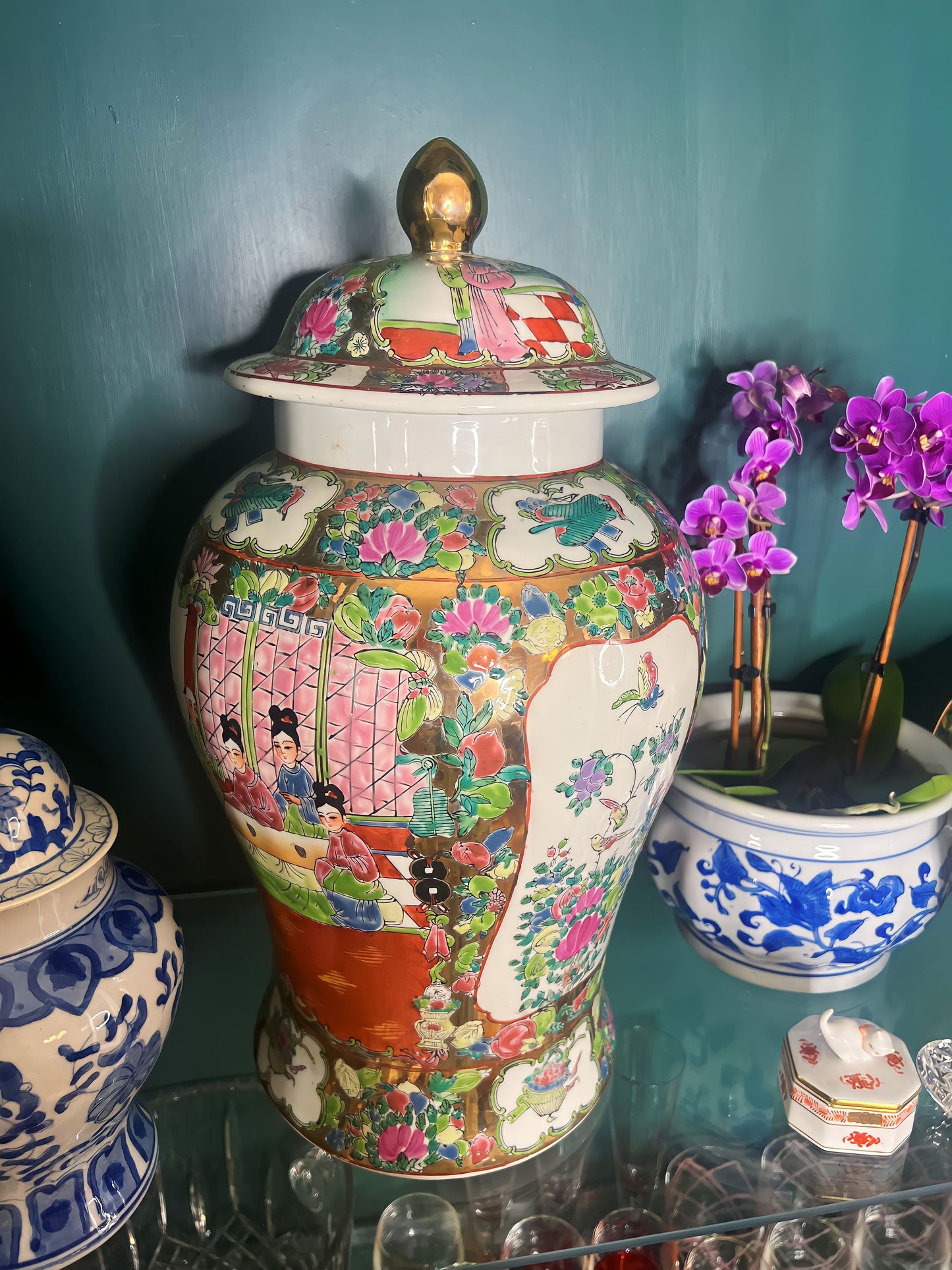 STUNNING Large Rose Famille Gold Gilded Chinoiserie Temple Jar