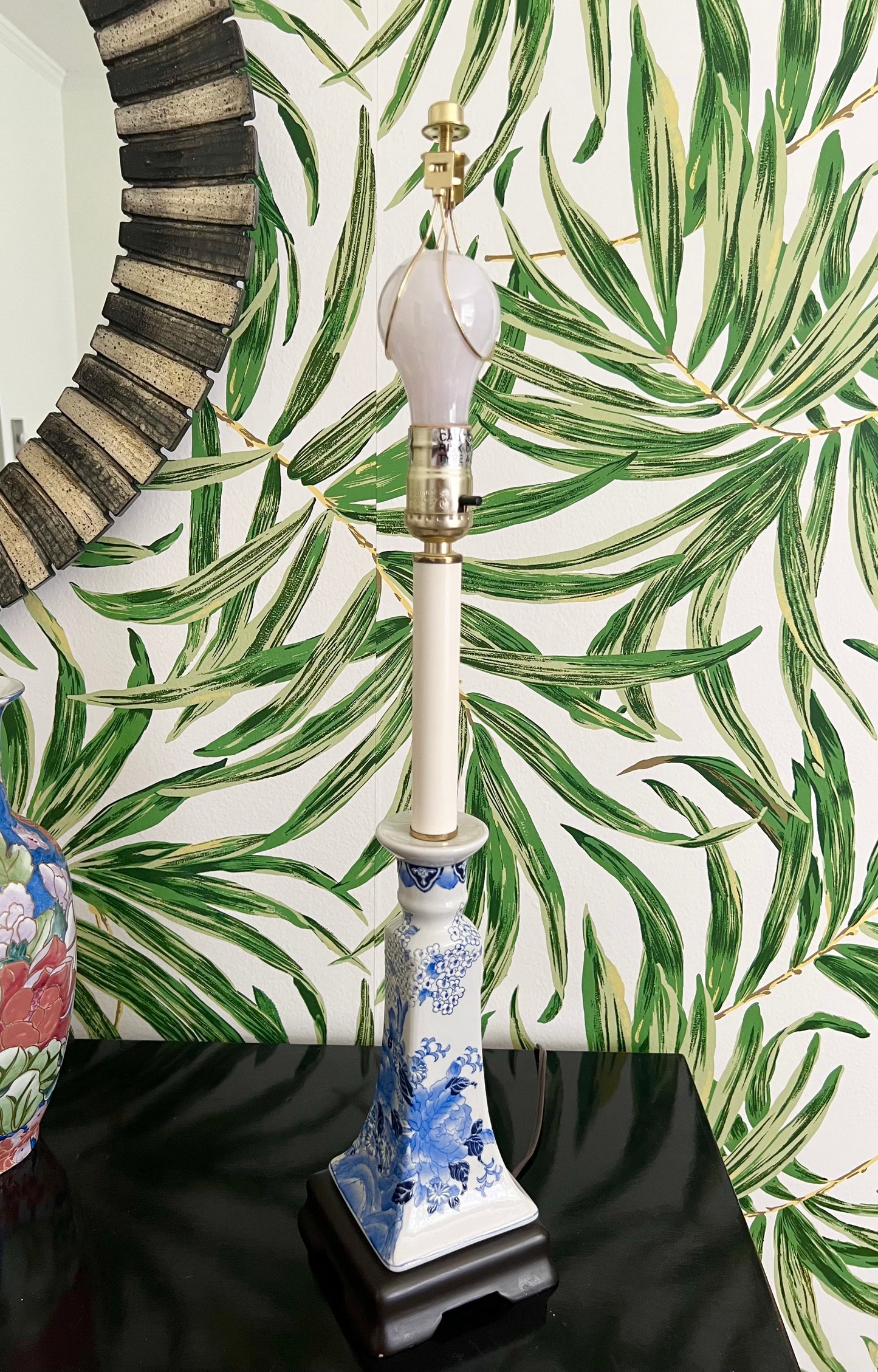 Vintage Blue and White Tobacco Leaf Chinoiserie Lamp