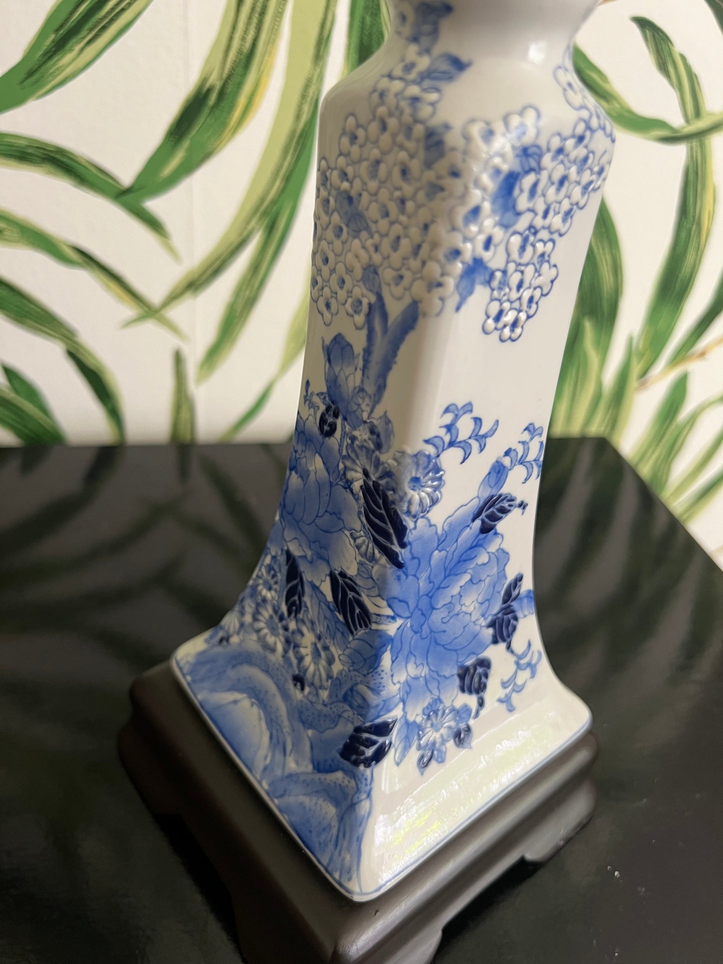 Vintage Blue and White Tobacco Leaf Chinoiserie Lamp