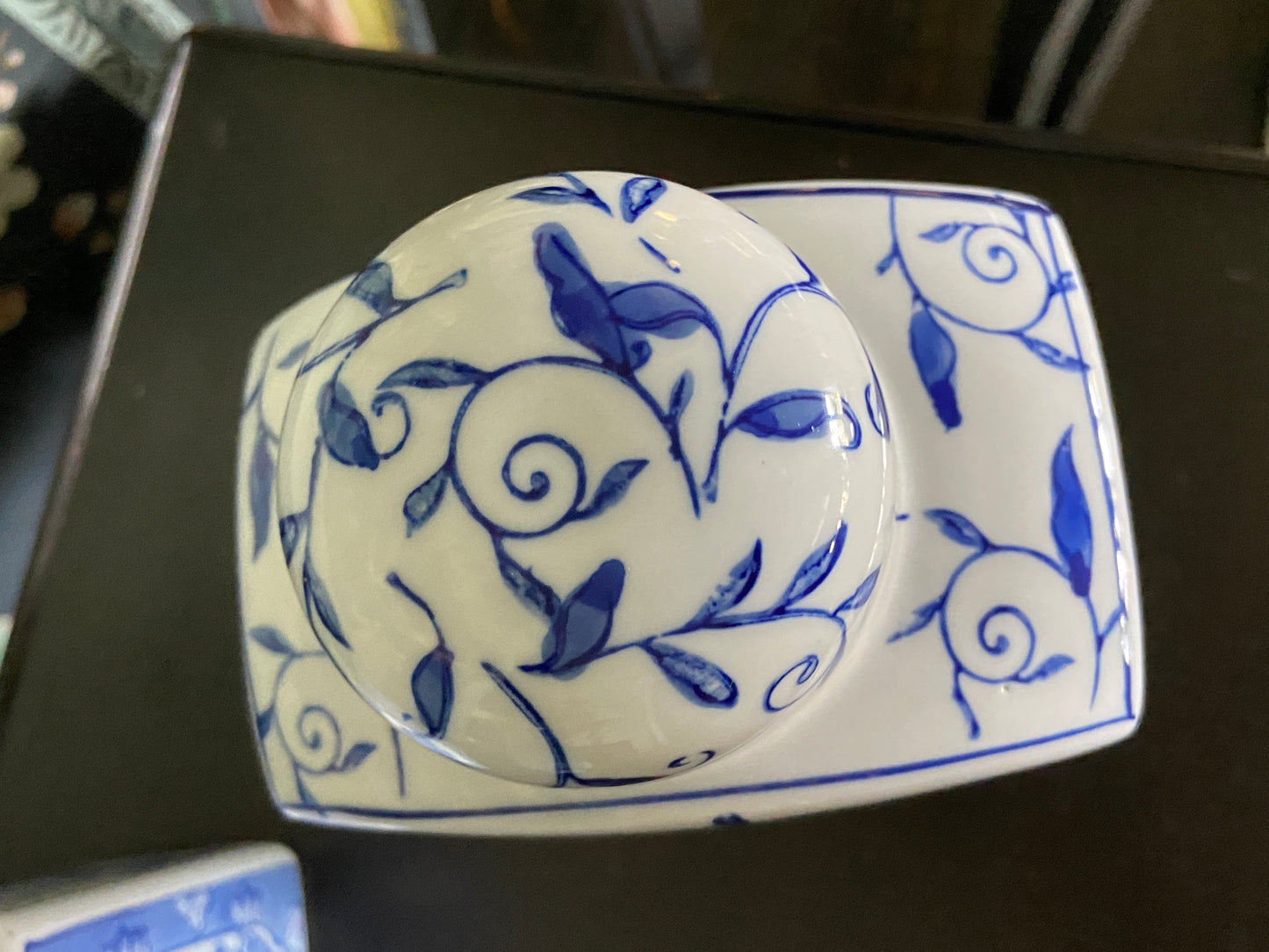 Large Blue & White Chinoiserie Tea Caddy Jar
