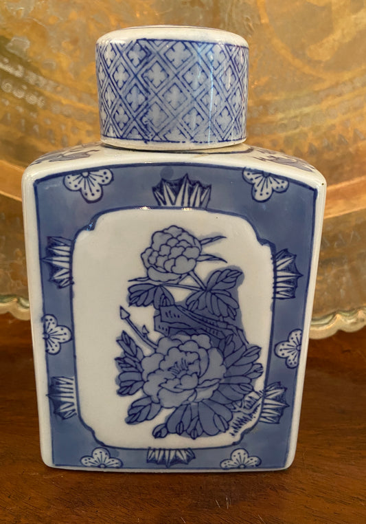 Vintage Chinoiserie Blue & White Porcelain Tea Caddy Jar